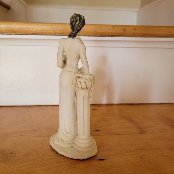 Elegant Lady Reader Sculpture in Resin - Picture 4 of 11